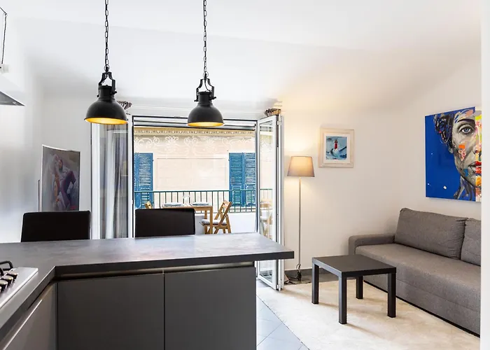 Elegante A Due Passi Dal Mare Διαμέρισμα Αλάσιο